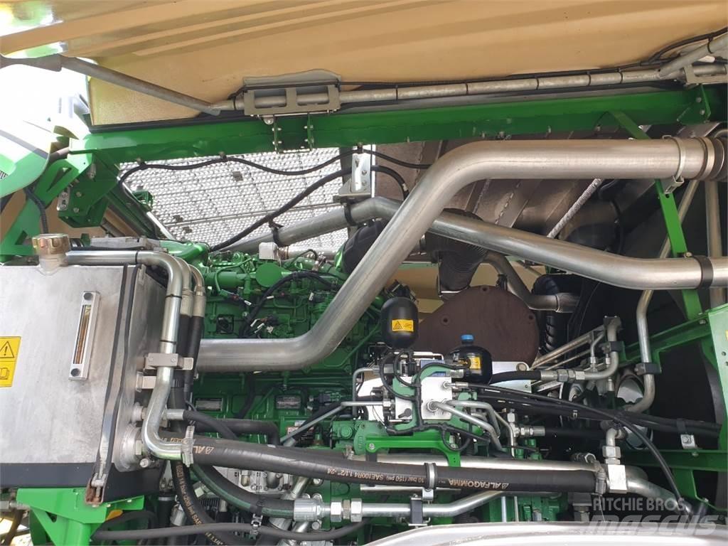 John Deere 8500 حصادات الأعلاف