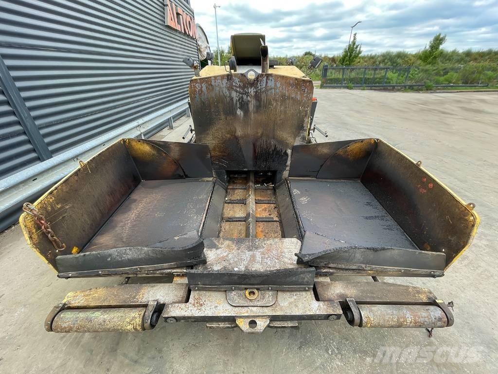 Dynapac F1200CS معدات السفلتة