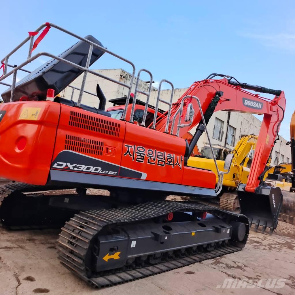 Doosan DX300 LC حفارات زحافة