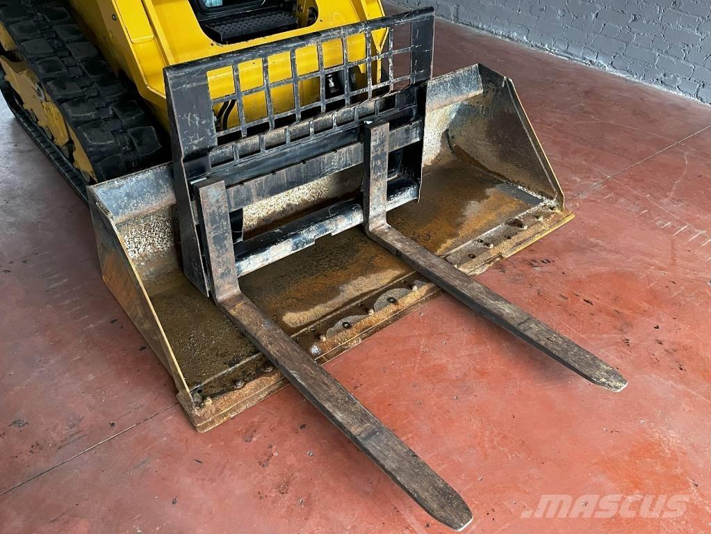 CAT 259 D لوادر انزلاقية التوجيه