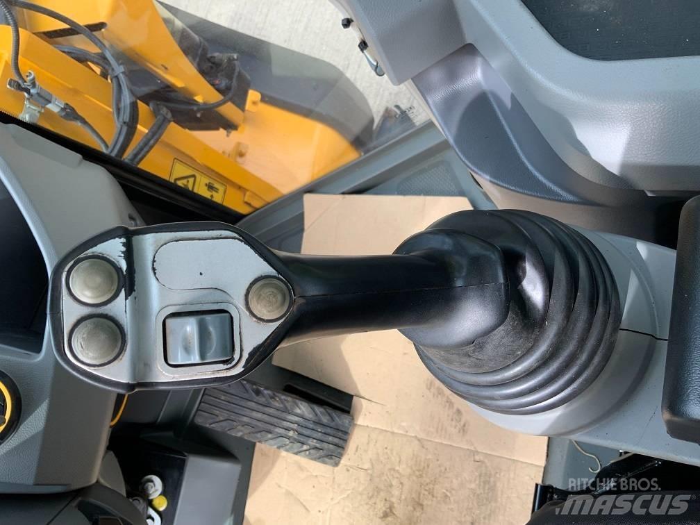 JCB 437 HT لوادر بعجل