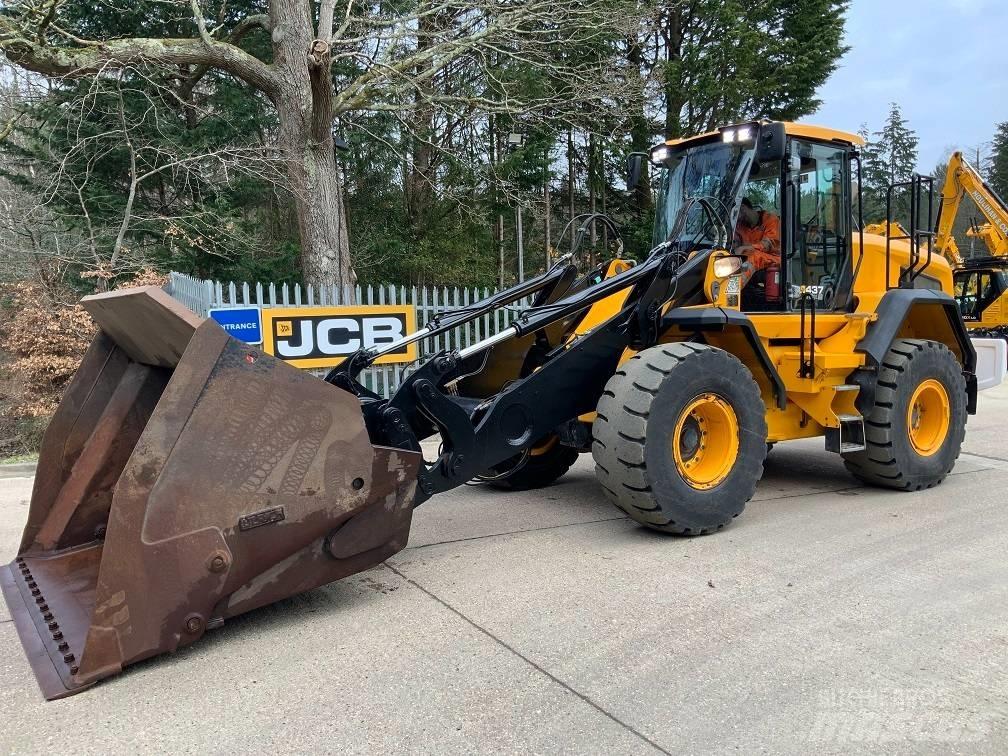 JCB 437 HT لوادر بعجل