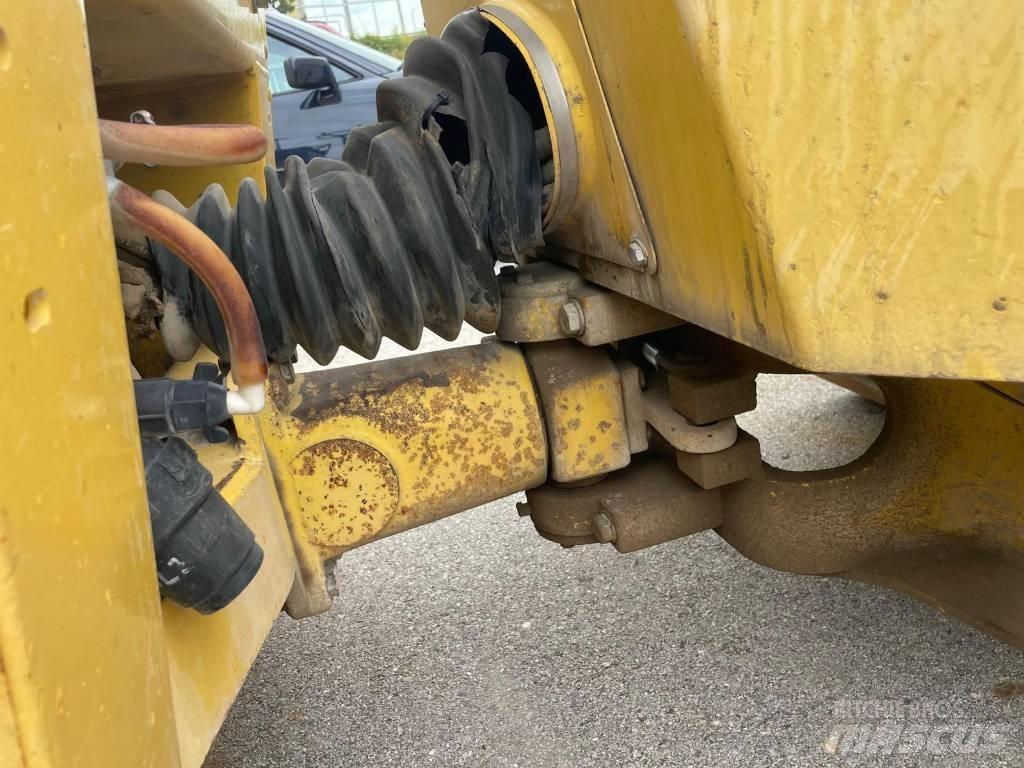 Bomag BW 120 AD-3 مداحل ثنائية الاسطوانة