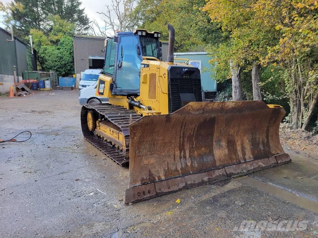 CAT D 6 K 2 LGP بلدوزرات مجنزرة