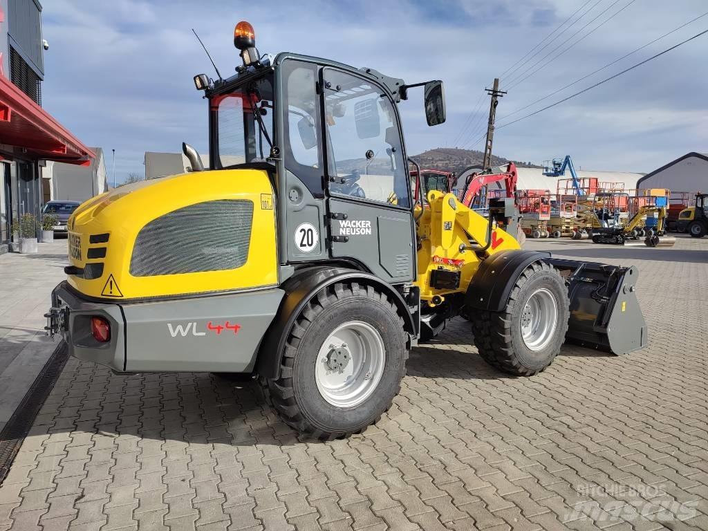 Wacker Neuson WL 44 لوادر بعجل