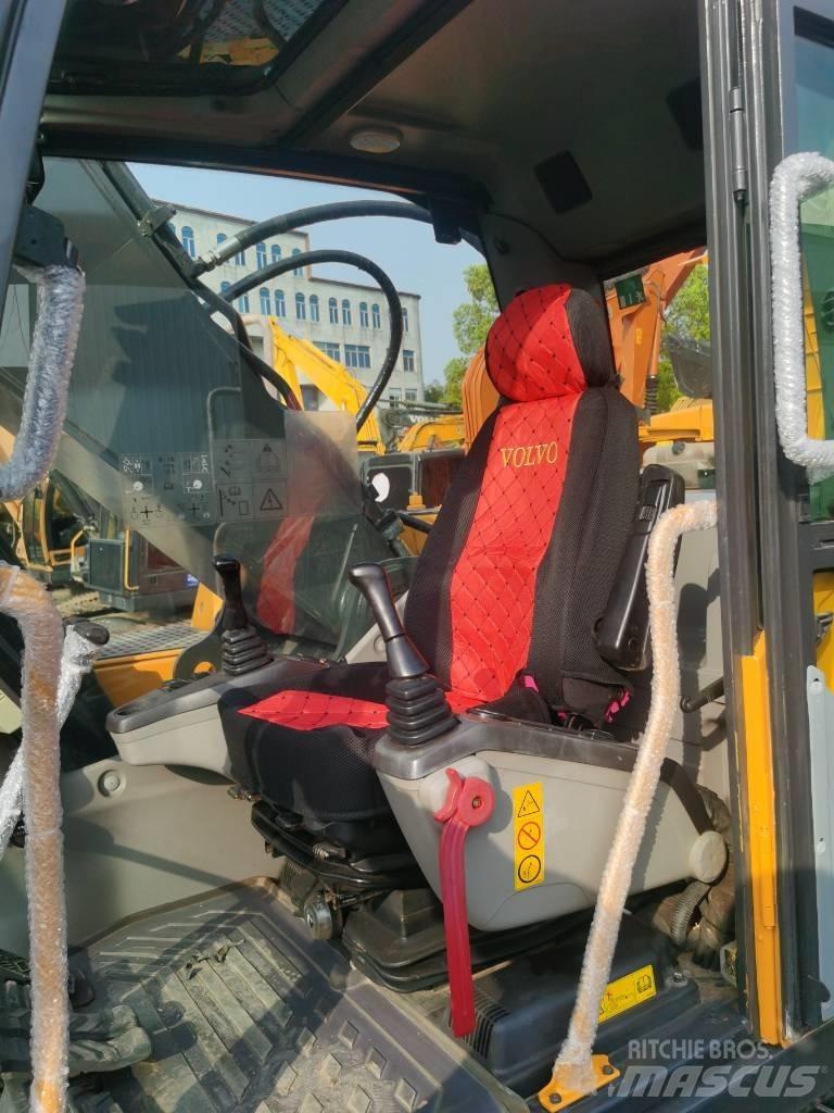Volvo EC 250 D L حفارات زحافة