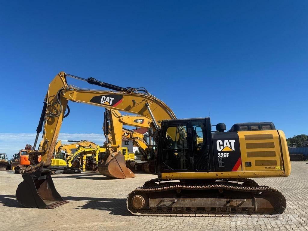 CAT 326 F LN حفارات زحافة