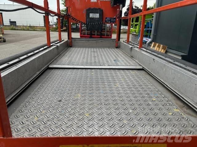 JLG 2646 ES رافعات مقصية الشكل