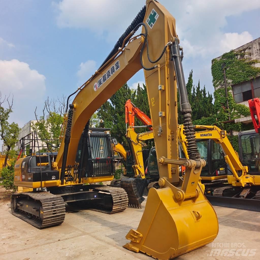 CAT 320 D حفارات زحافة