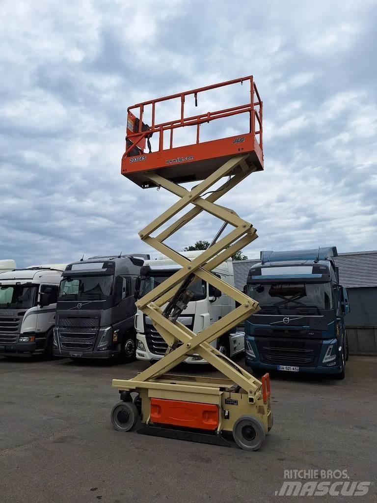 JLG 2030 ES رافعات مقصية الشكل