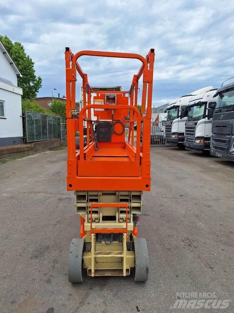 JLG 2030 ES رافعات مقصية الشكل