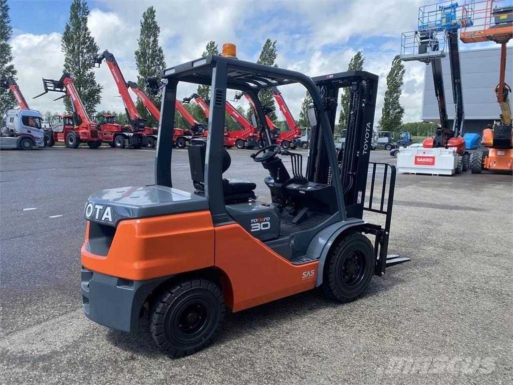 Toyota 52-8FDF30 شاحنات الديزل