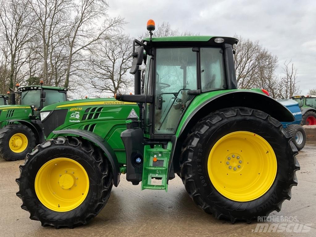 John Deere 6130 M الجرارات