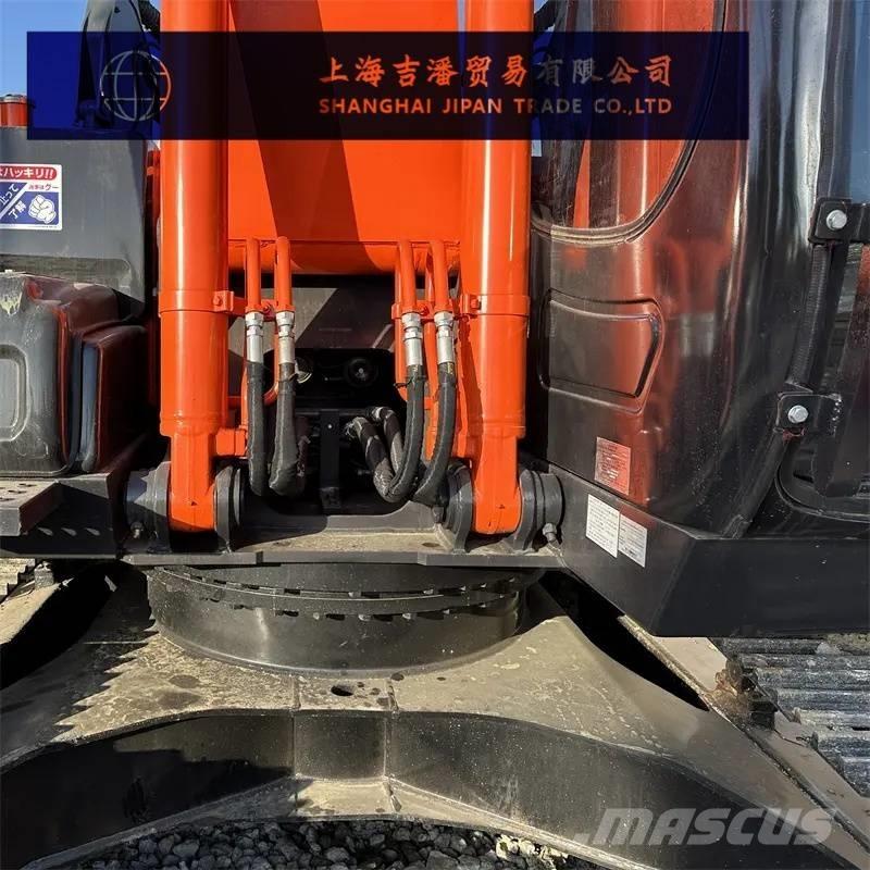Hitachi ZX 200 حفارات زحافة