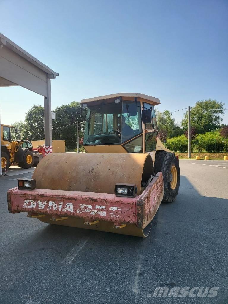 Dynapac CA 302 D مداحل أحادية الأسطوانة