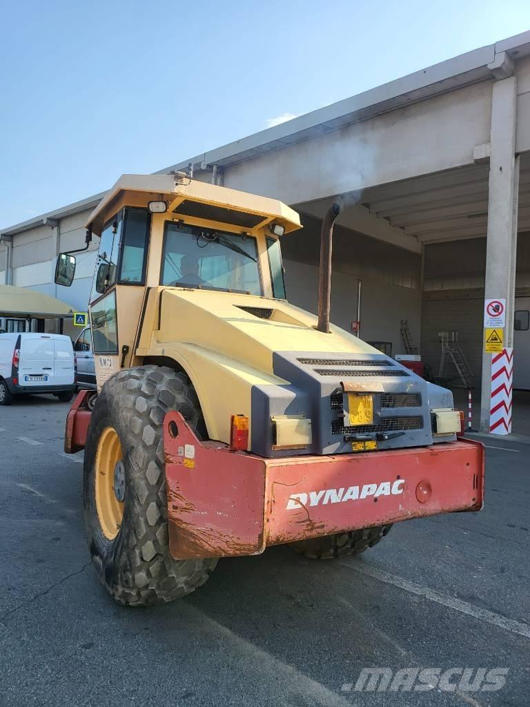 Dynapac CA 302 D مداحل أحادية الأسطوانة
