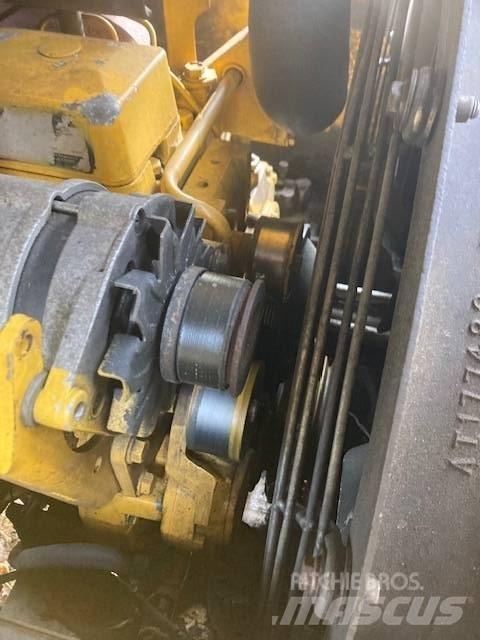 John Deere 200 LC مزيلات أغصان