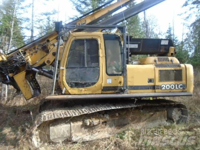 John Deere 200 LC مزيلات أغصان