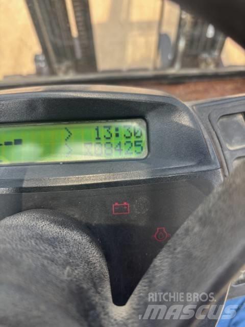 Yale GDP 35 VX شاحنات الديزل