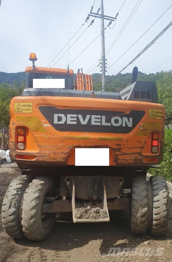 Doosan DX 140 W حفارات بعجل