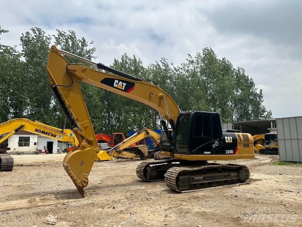 CAT 320D حفارات زحافة