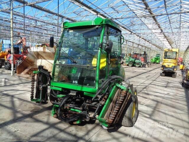 John Deere 3235C ركوب الحشائش