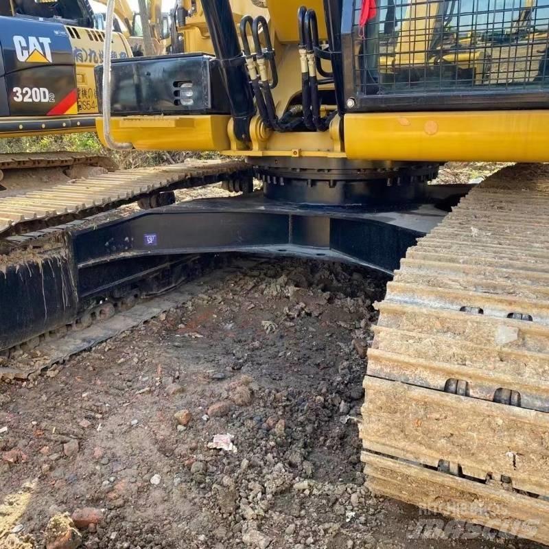CAT 320 D حفارات زحافة