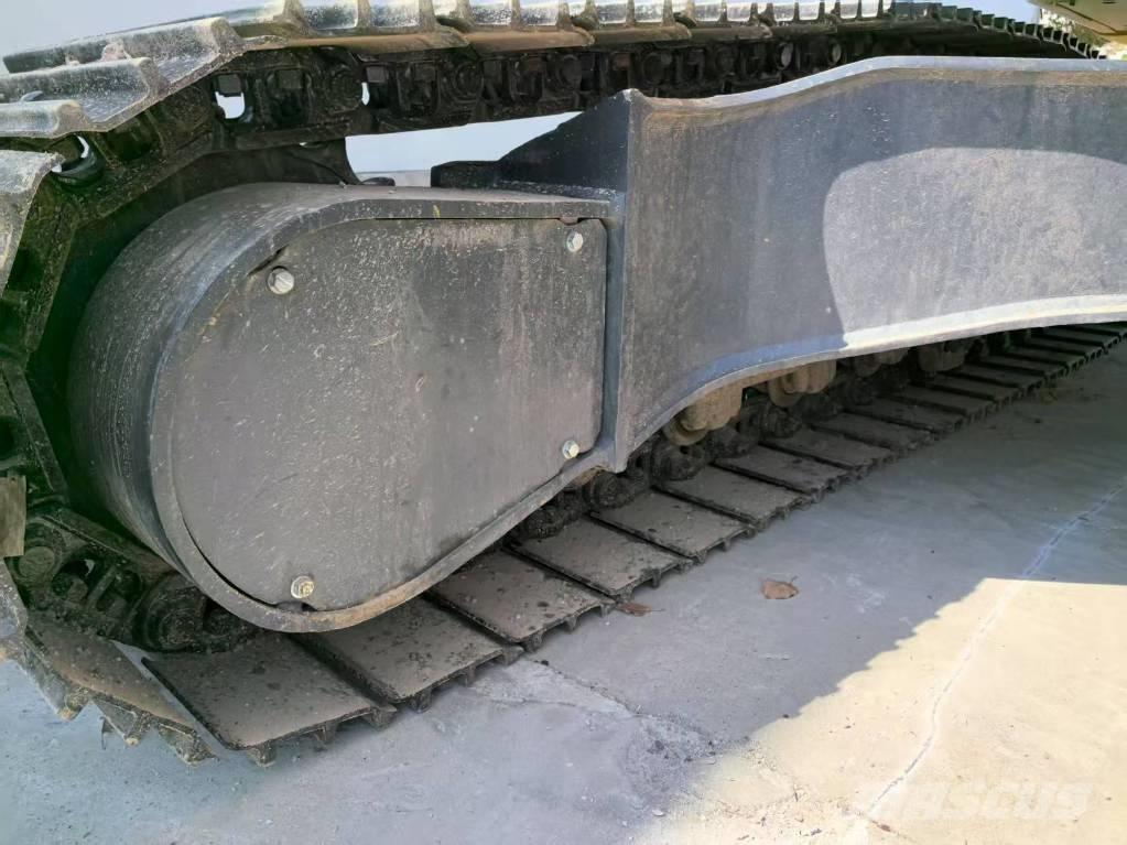 Komatsu PC 220-8 حفارات زحافة