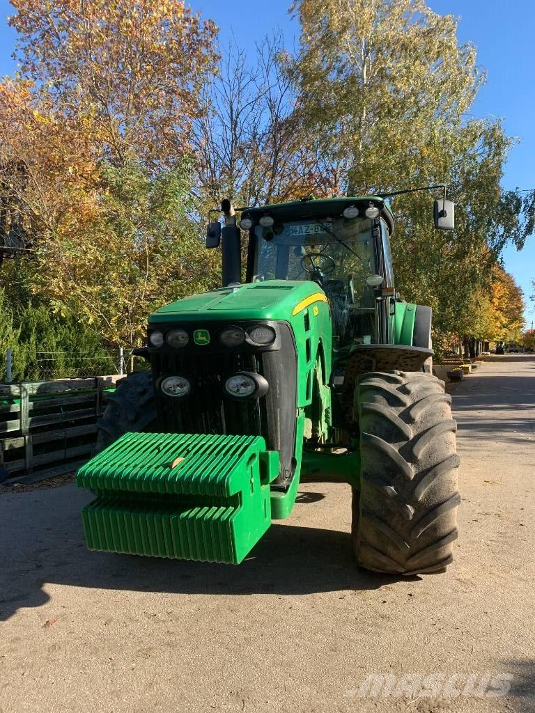 John Deere 8230 الجرارات
