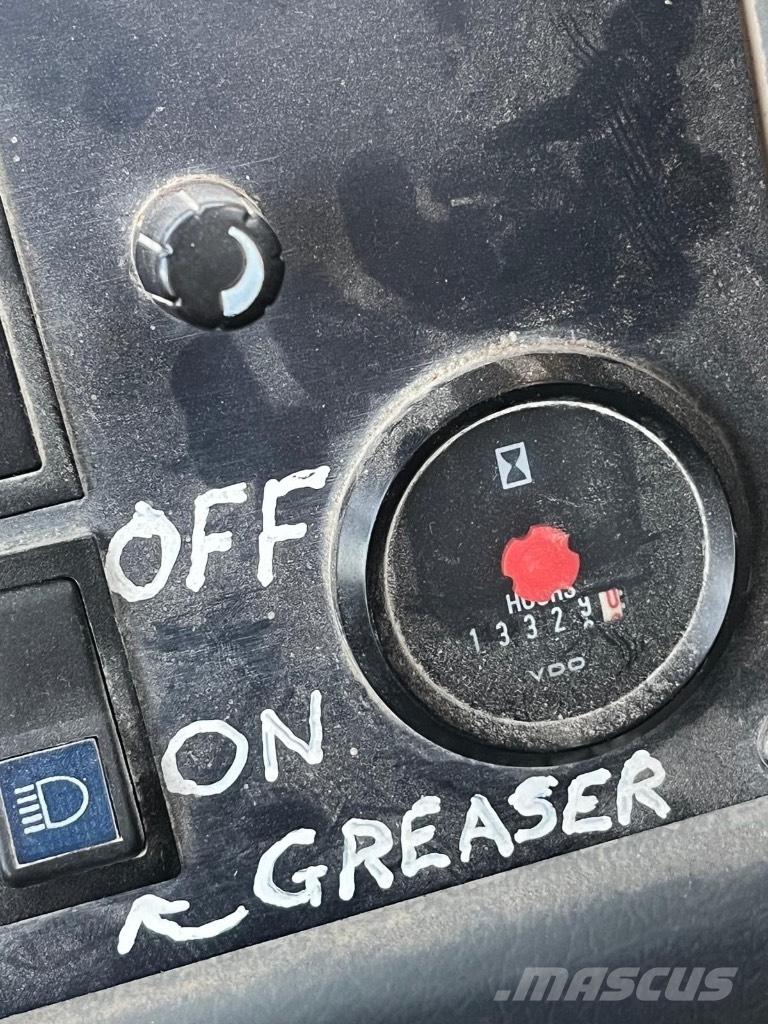 Volvo L 180 E لوادر بعجل