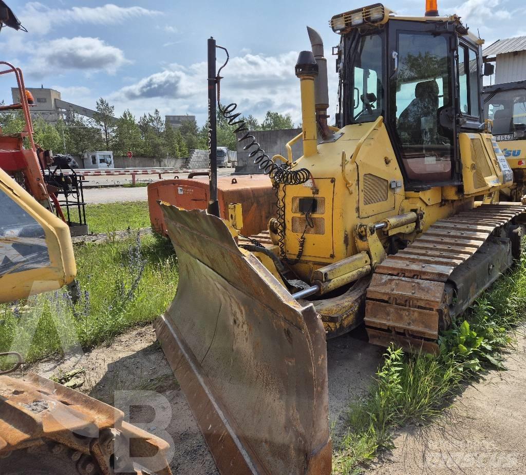 Komatsu D 51 EX-22 بلدوزرات مجنزرة