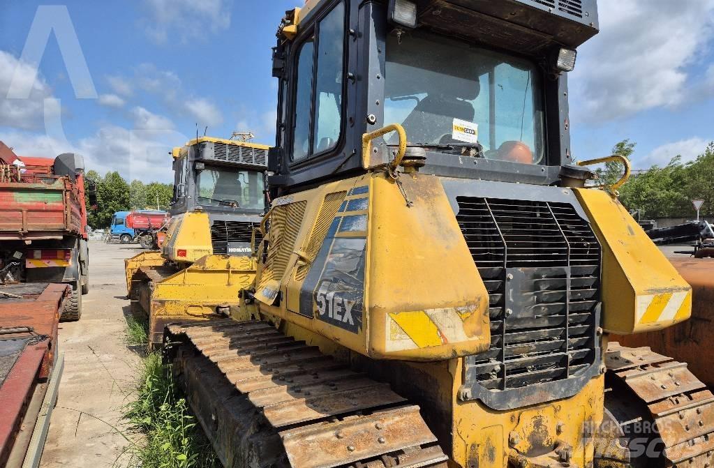 Komatsu D 51 EX-22 بلدوزرات مجنزرة