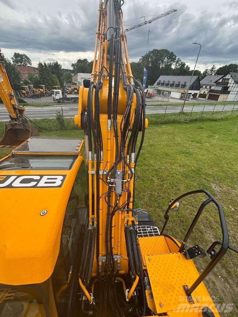 JCB JS 145 W حفارات بعجل