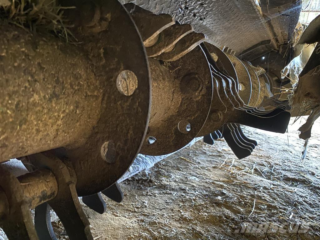 John Deere F 310 R ماكينات جز العشب