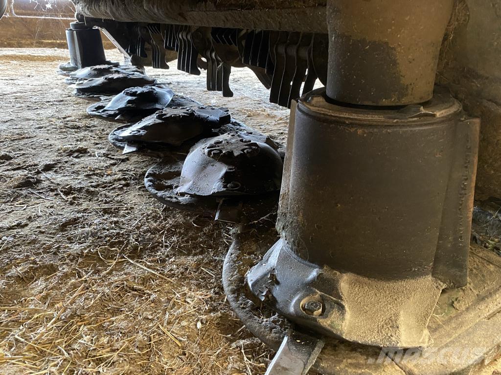 John Deere F 310 R ماكينات جز العشب