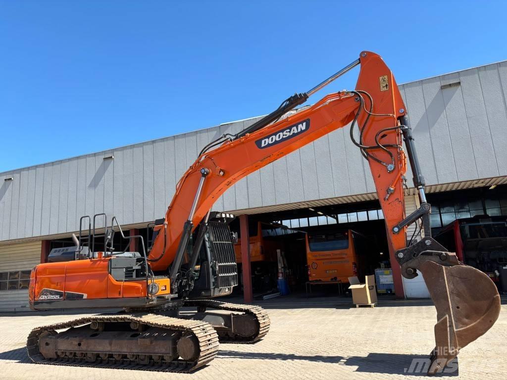 Doosan DX 255 NLC-5 حفارات زحافة