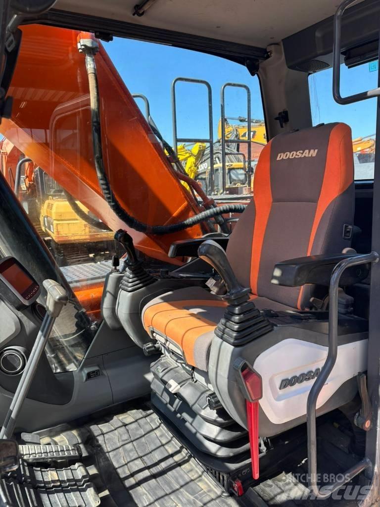 Doosan DX 255 NLC-5 حفارات زحافة