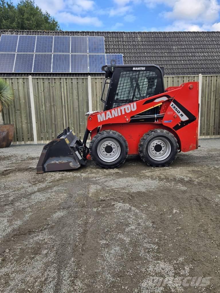 Manitou 1350 R لوادر انزلاقية التوجيه