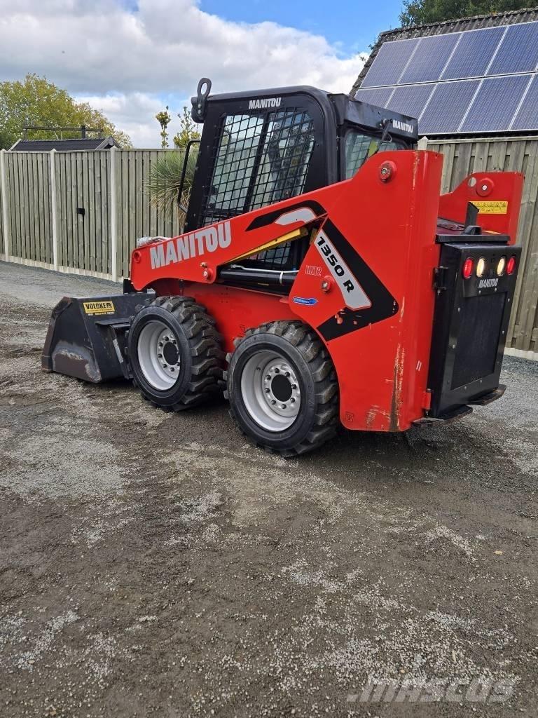 Manitou 1350 R لوادر انزلاقية التوجيه