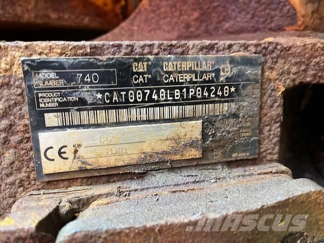 CAT 740 ساحبات مفصلية