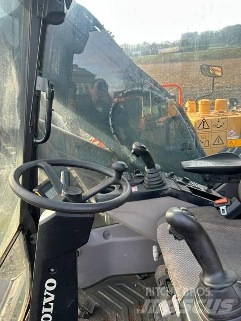 Volvo EW 220 E حفارات بعجل