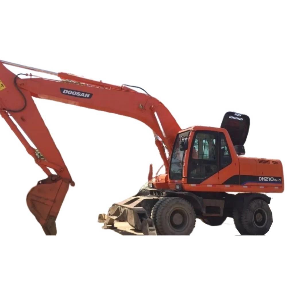 Doosan DH210W حفارات بعجل