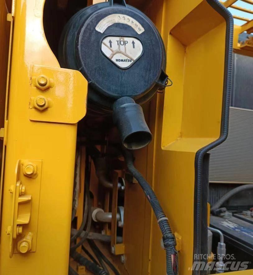 Komatsu PC 160 LC حفارات زحافة