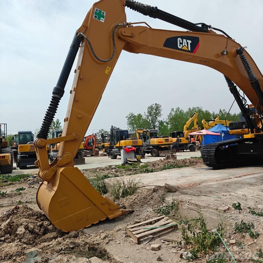CAT 330D2 حفارات زحافة