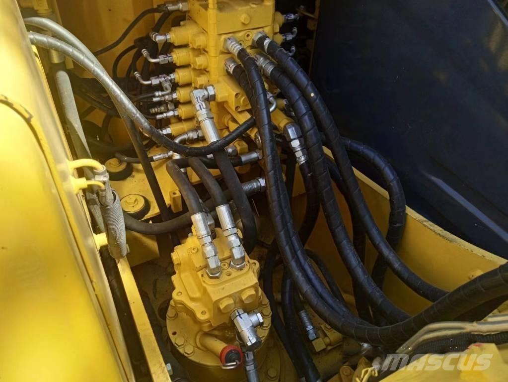 Komatsu PC130-7 حفارات زحافة