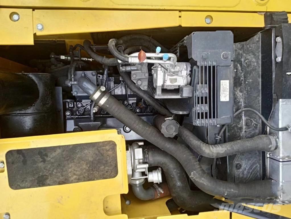 Komatsu PC130-7 حفارات زحافة