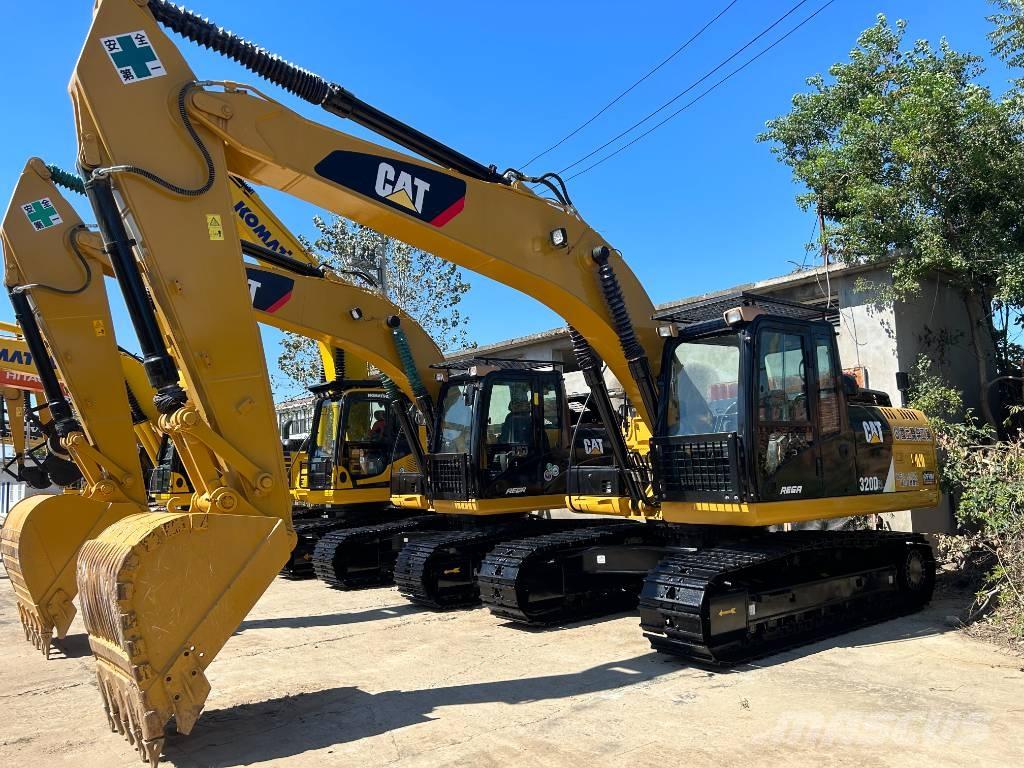 CAT 320 D حفارات زحافة