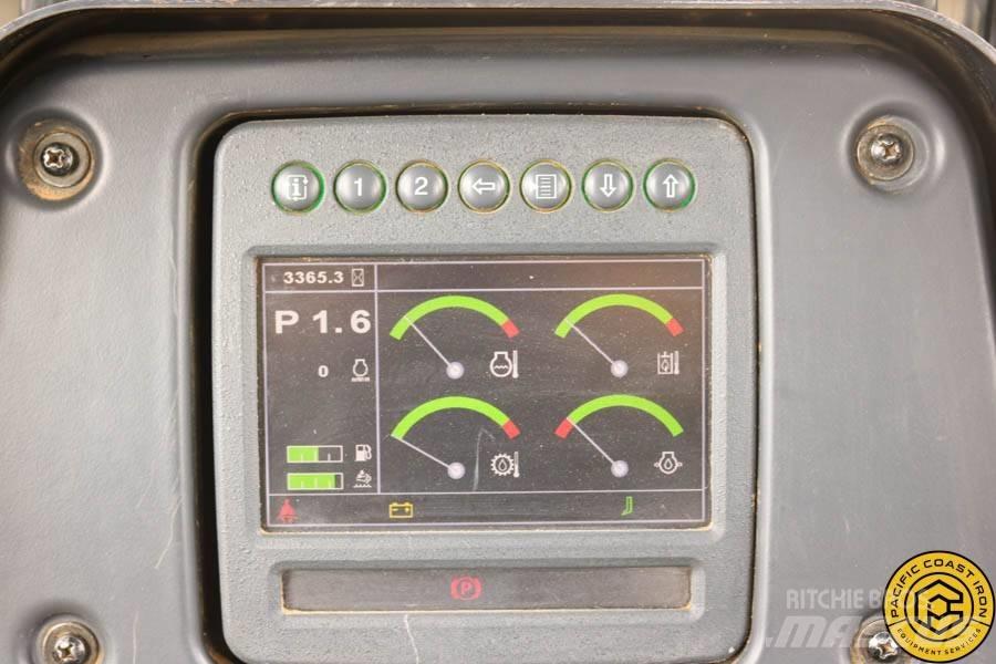 DEERE 750K XLT بلدوزرات مجنزرة