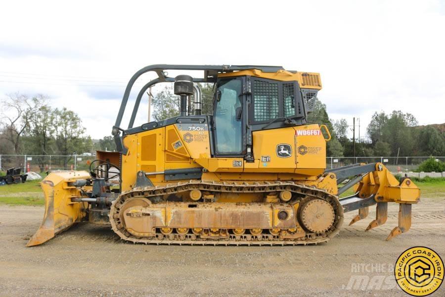 DEERE 750K XLT بلدوزرات مجنزرة