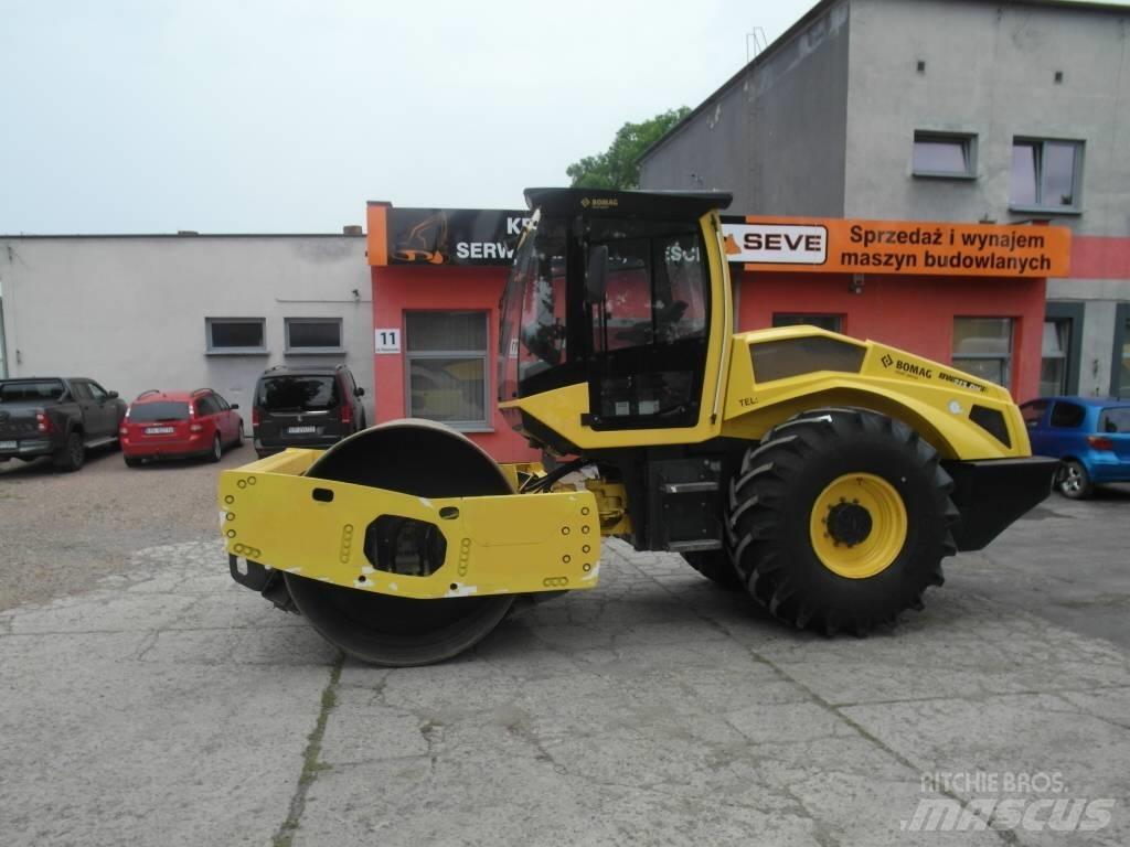 Bomag BW 213 DH-5 مداحل أحادية الأسطوانة